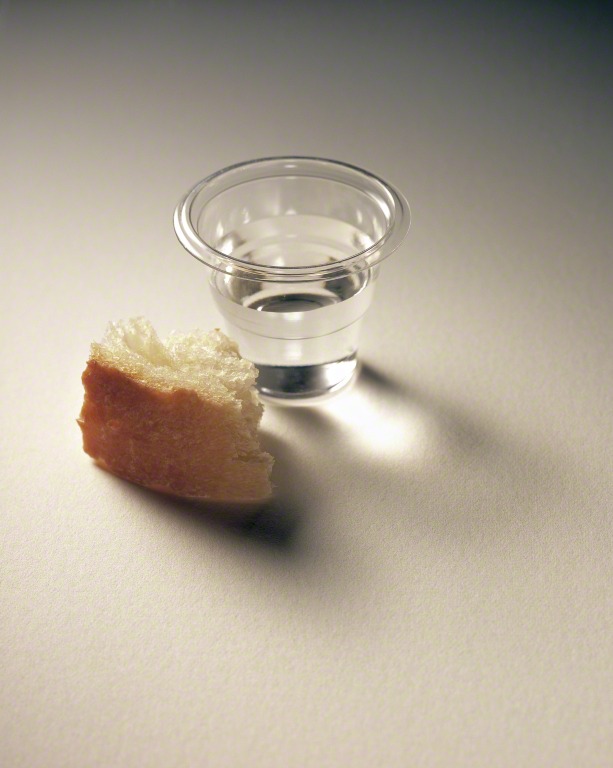聖餐のパンと水