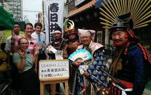 無料英会話お試しレッスンを通して地元の人々が宣教師と教会に馴染む