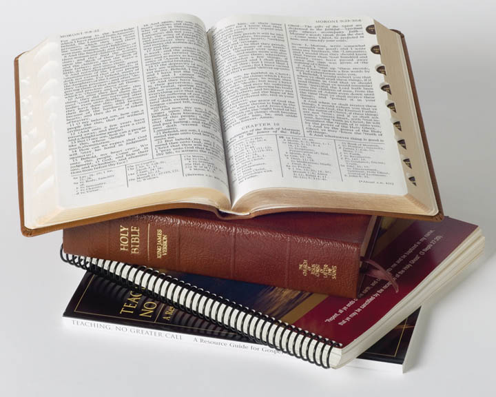 モルモン書と他の聖典の写真
