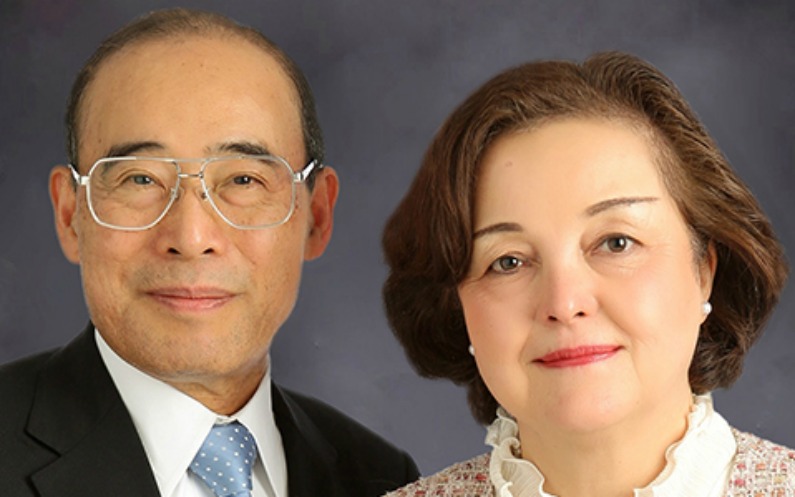東京神殿会長を務めた新山会長と妻の新山姉妹