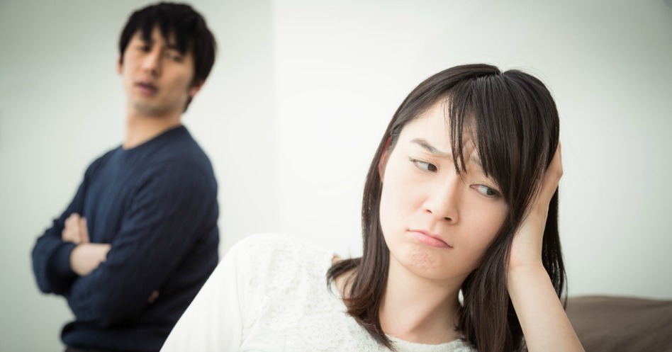 夫に嫌味を言われて壁を作る妻
