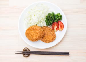 家庭でコロッケ定食