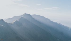 晴れた日の山上