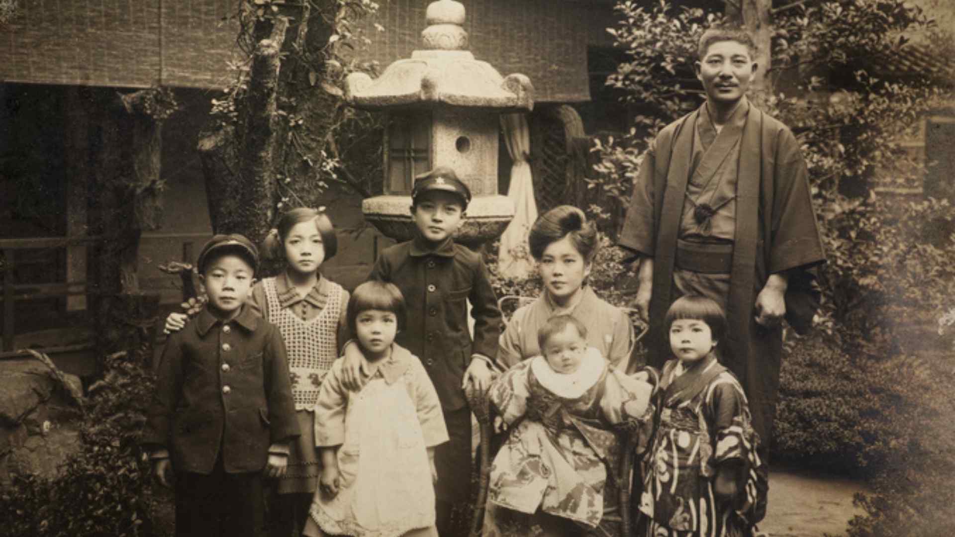 家族の歴史を感じる昔の家族写真