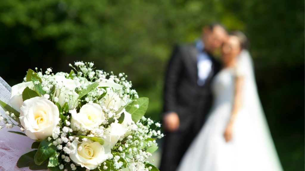 男女の結婚は神によって定められている。永遠の家族になることができる。