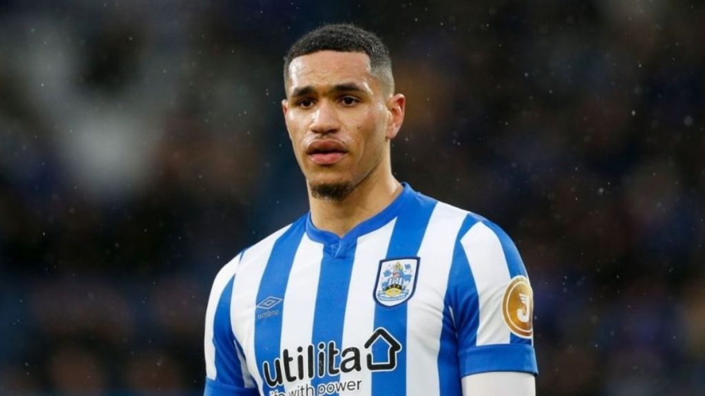 ジョンはイギリスのプロサッカー界で活躍中です。