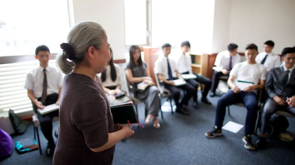 年齢や性別で集まり学ぶことで共通した問題や解決策kを知ることができる